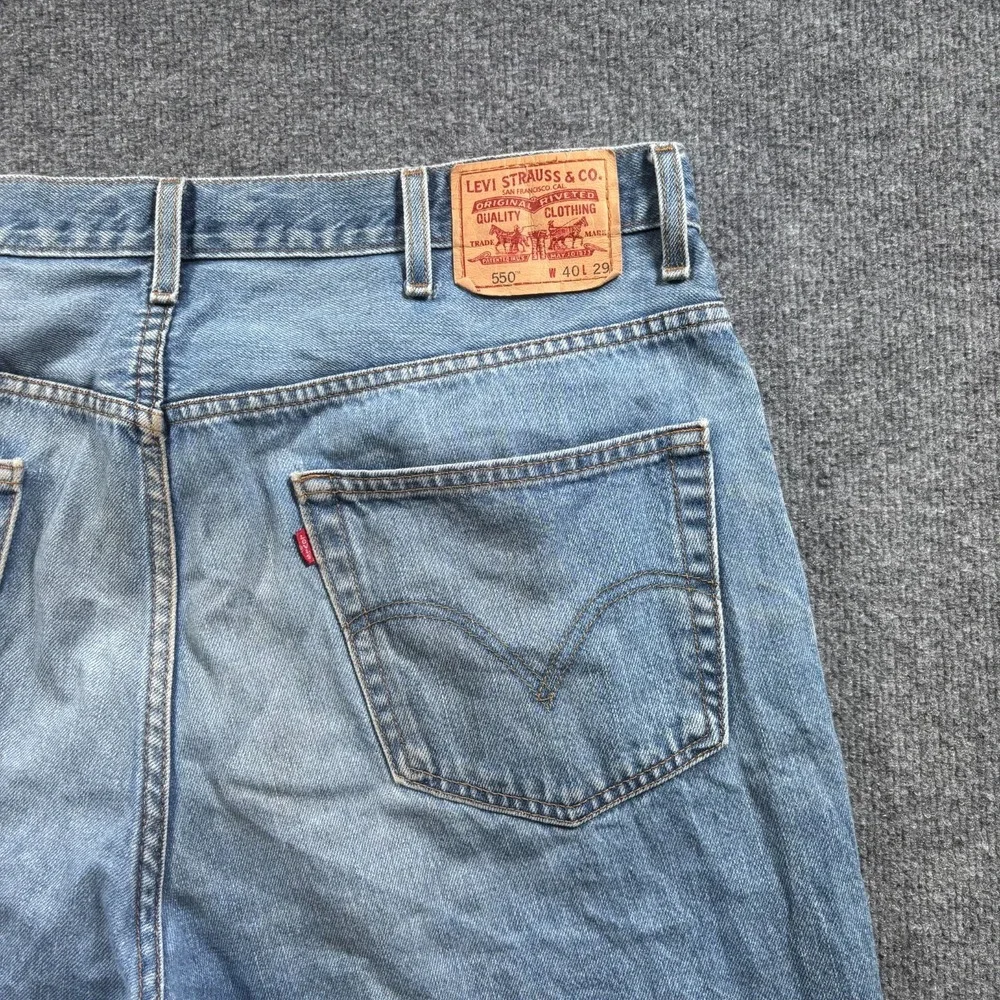 Levi's 550 Jeans Mens 40x29 Blue Denim Light Wash Relaxed Fit Tapered Leg Grunge